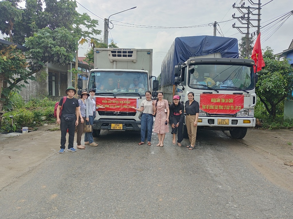 Chung tay hỗ trợ đồng bào vùng lũ