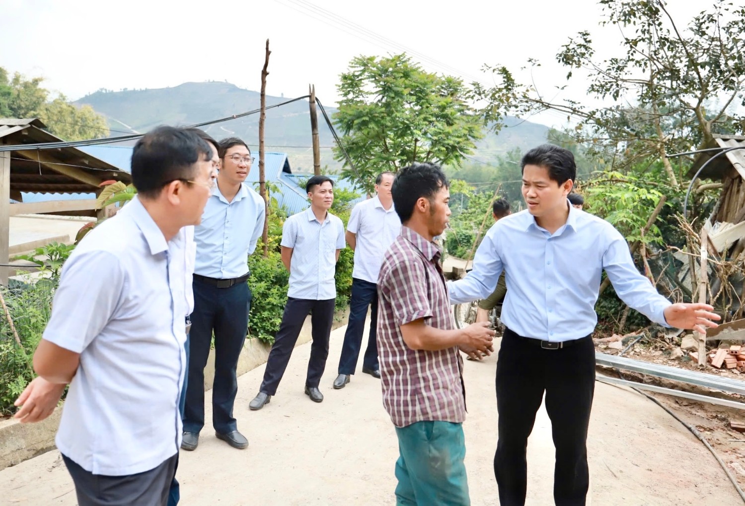 Kiểm tra xoá nhà tạm, nhà dột nát tại huyện Tam Đường
