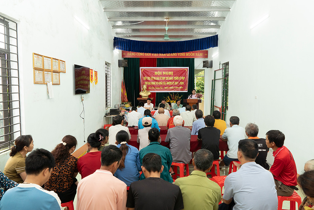 Đoàn Đại biểu HĐND xã Bình Lư tiếp xúc cử tri tại bản Hoa Vân và Toòng Pẳn