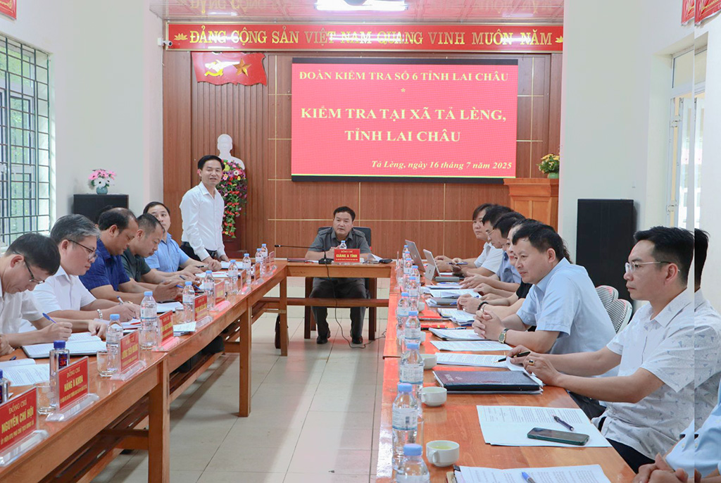 Đoàn kiểm tra số 6 của tỉnh làm việc tại xã Tả Lèng về mô hình  chính quyền 2 cấp