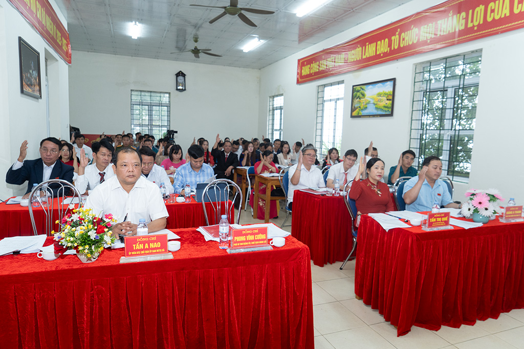 Kỳ họp lần thứ nhất HĐND xã Tả Lèng  khóa XXI, nhiệm kỳ 2021 - 2026