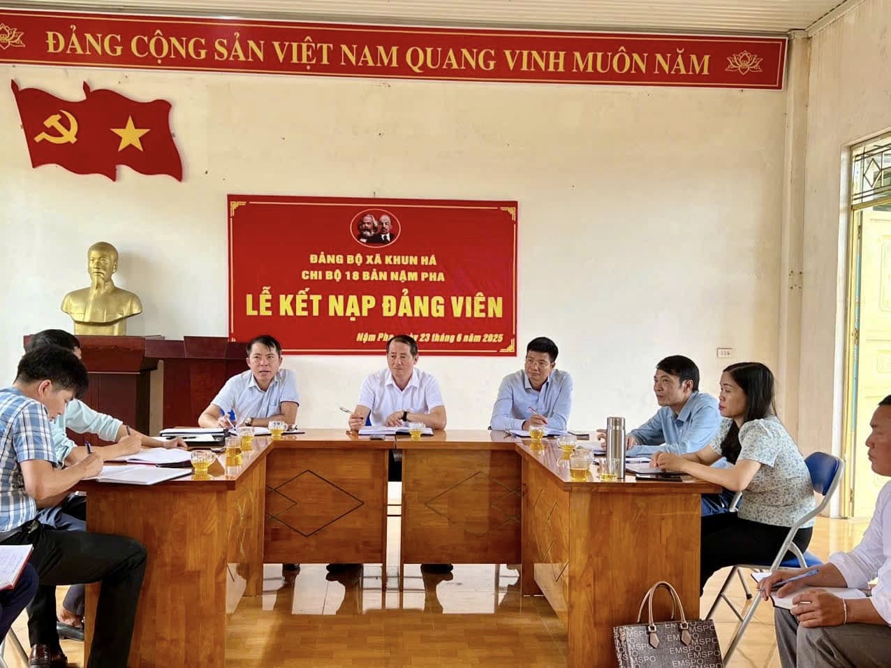 Đảng ủy xã Khun Há làm việc với chi bộ các bản trên địa bàn