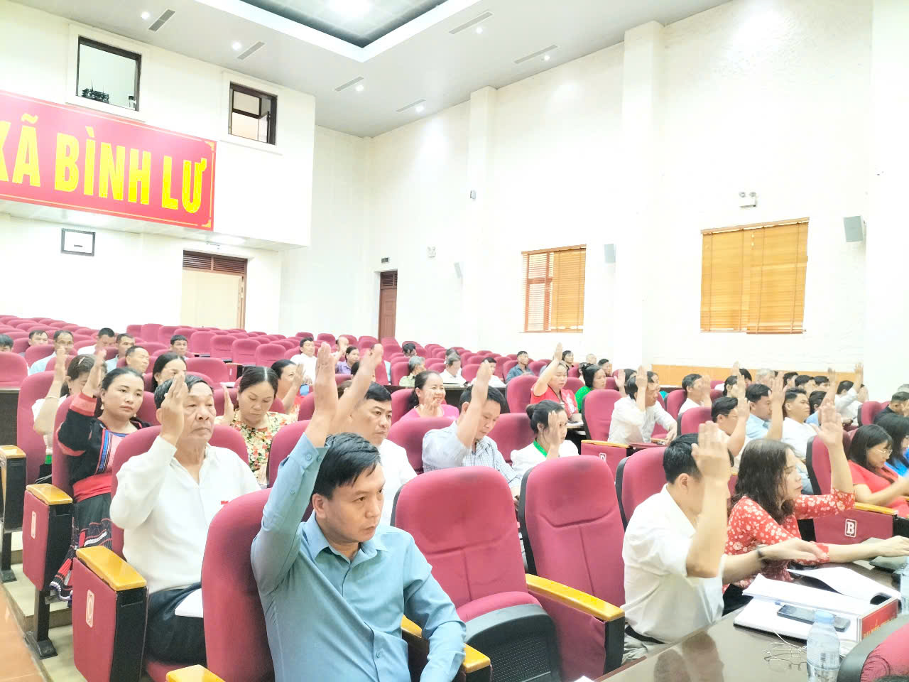 Kỳ họp lần thứ nhất HĐND xã Bình Lư khoá XXI, nhiệm kỳ 2021 - 2026