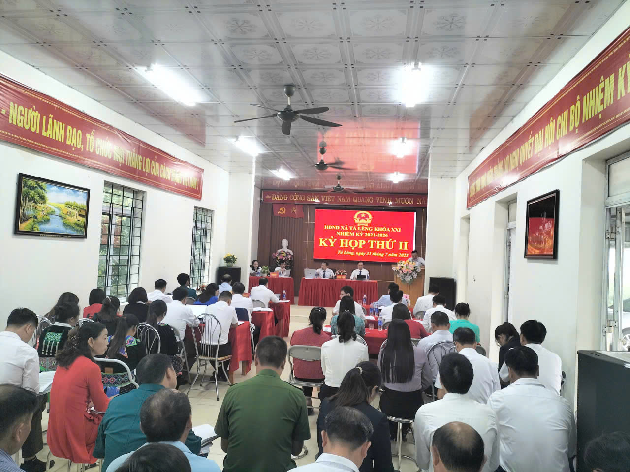 Khai mạc kỳ họp thứ hai, HĐND xã Tả Lèng, nhiệm kỳ 2021-2026
